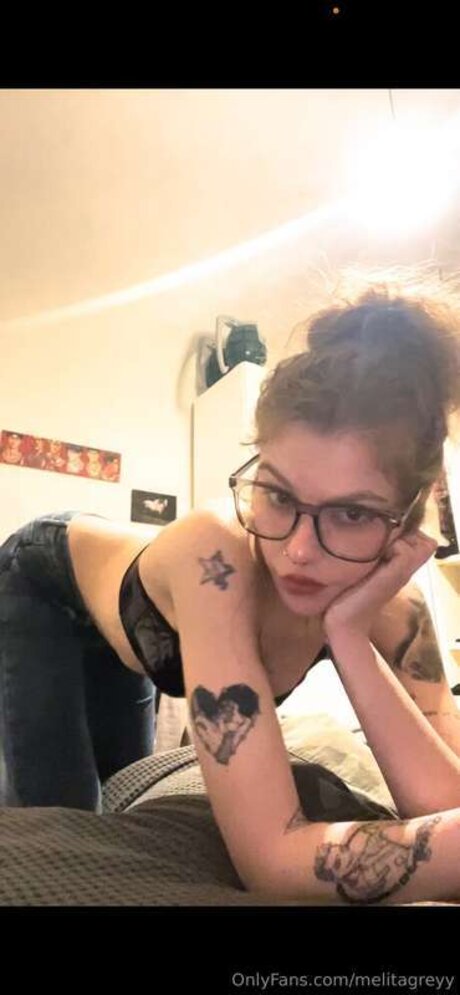 Melitagreyy nude model img