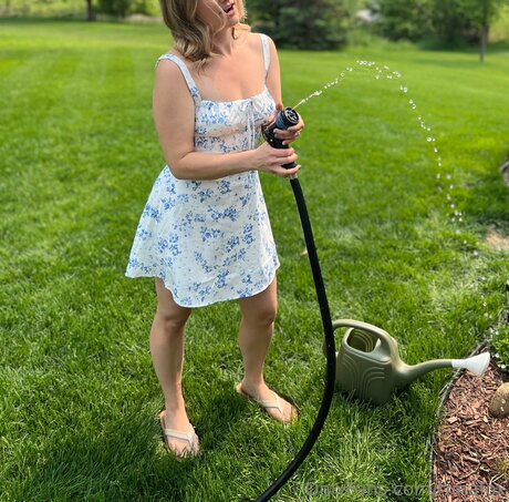 Runafox nude model gallery