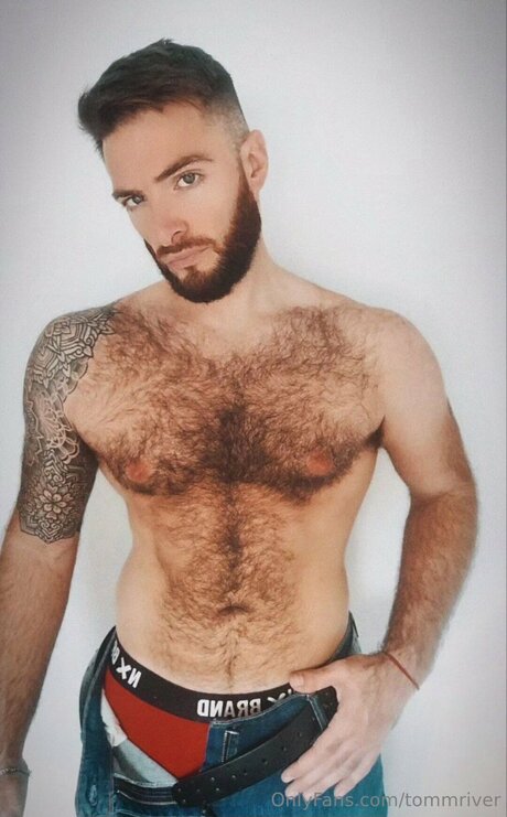 Tommriver model top picture