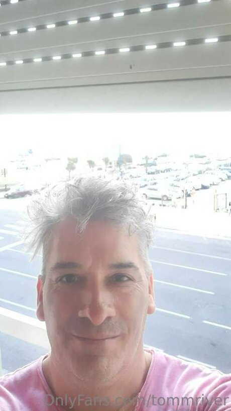 Tommriver star exclusive pictures