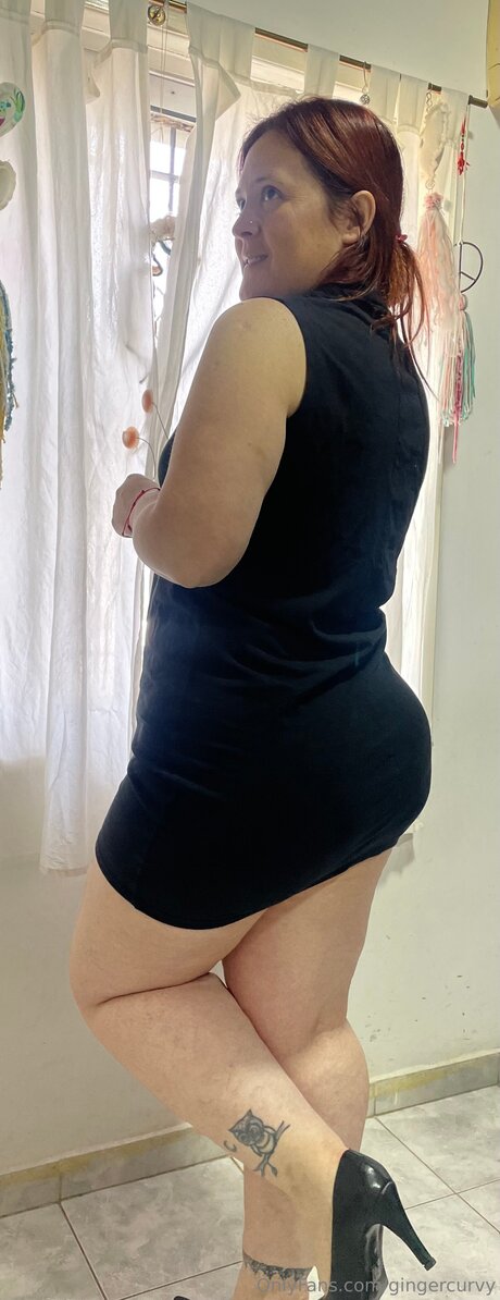 Gingercurvy nude model photo