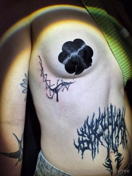 Tgirllilyfree nudes star gallery