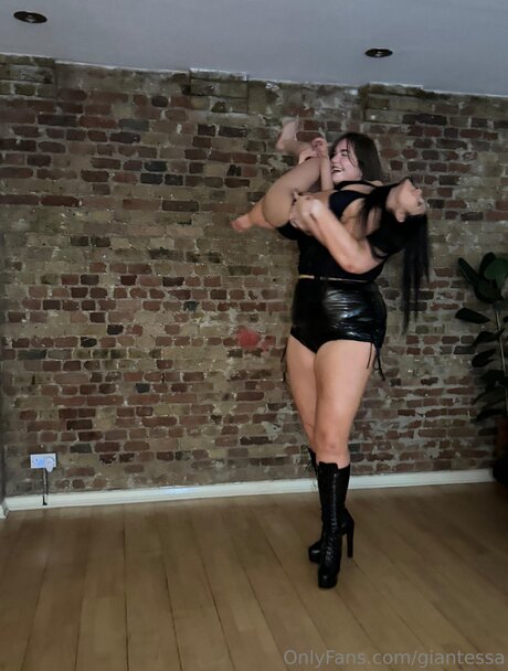 Giantessa perfect actress gallery