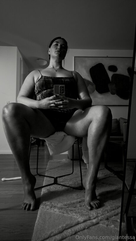 Giantessa model hd img