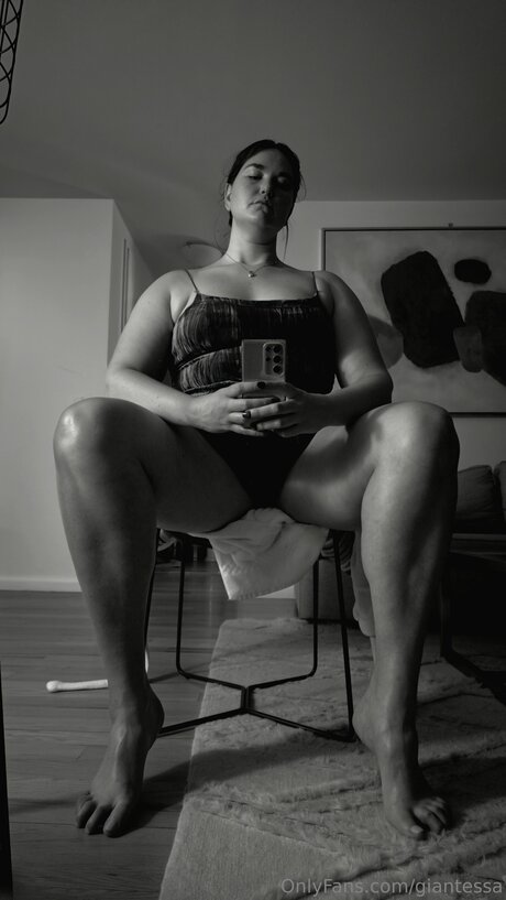 Giantessa pornstar nude pictures