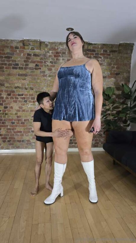 Giantessa erotic actress archive