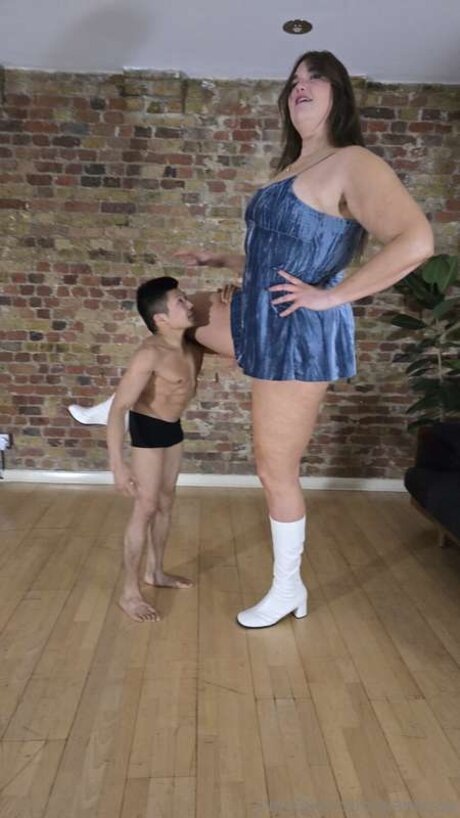 Giantessa nice pornstar archive