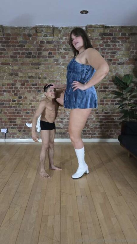 Giantessa star hd pictures