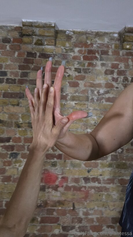 Giantessa xxx actress gallery