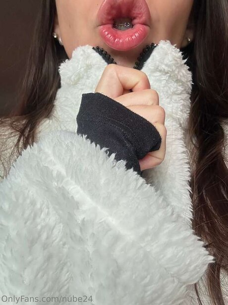 Camile2303 pornstar hot image