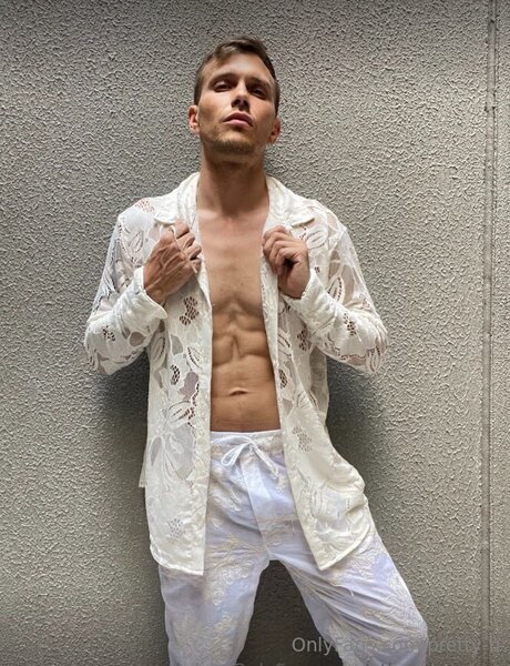 Pretty B porn actress galleries