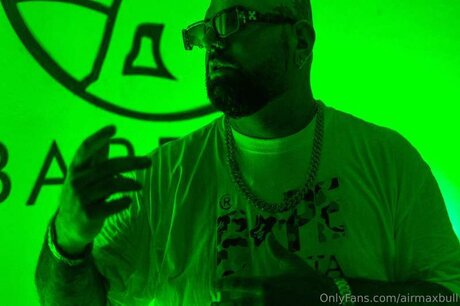 Airmaxbull star top picture