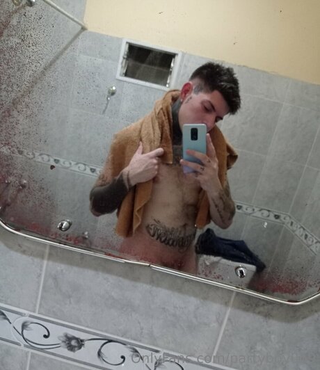 Partyboy069 naked star pic