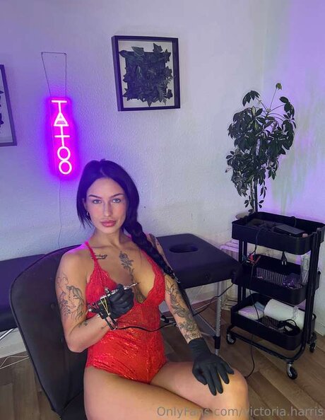 Victoriaharris1 star art pic