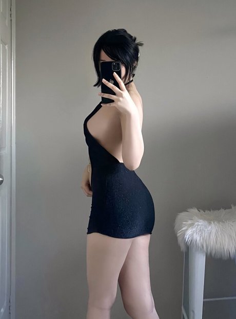 mwahgo hot actress pictures