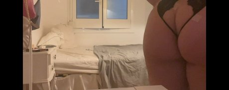 Vale ASMR model naked picture