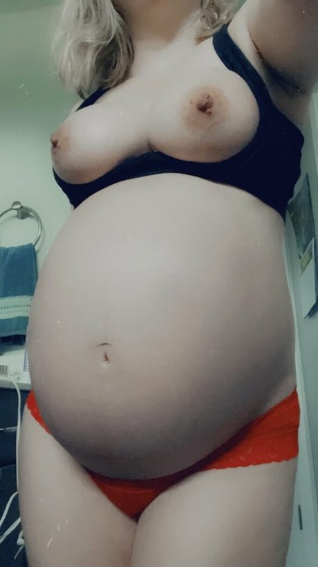 hotmomevie model nudes pics