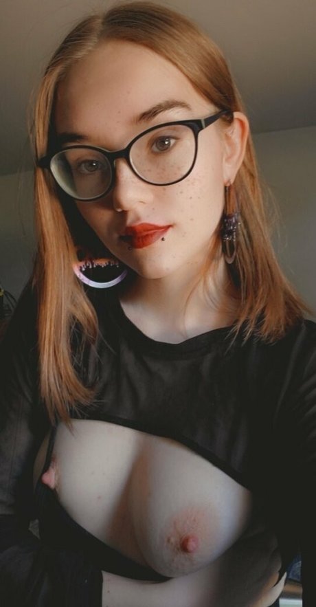 izzy hellbourne star high quality picture