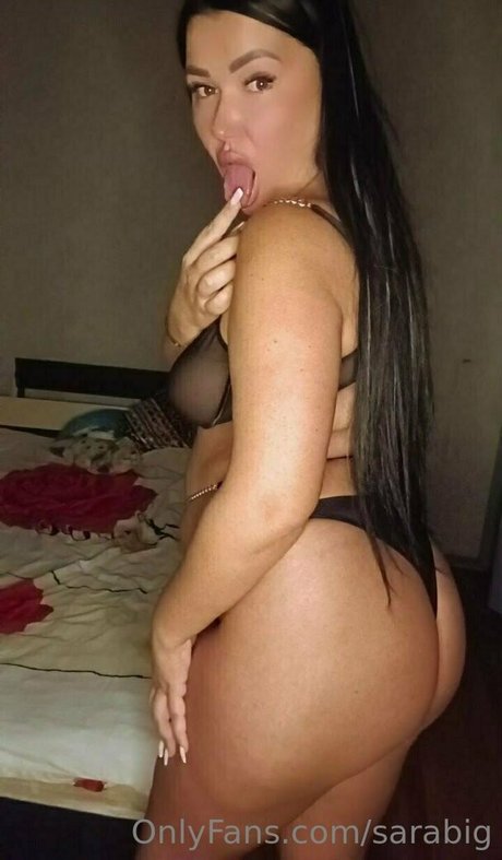 sarabig xxx pornstar img