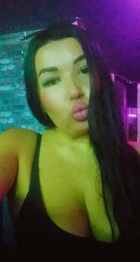 sarabig sexy pornstar photo