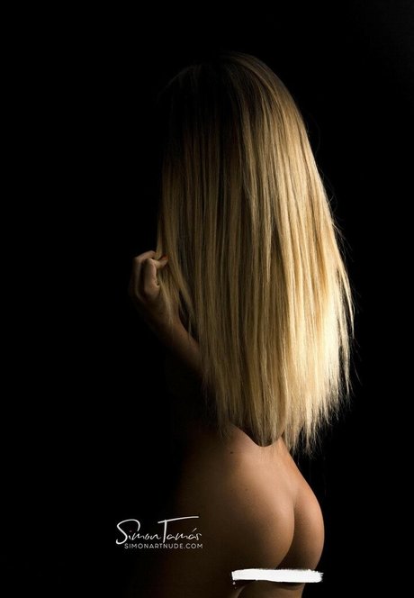 Flora Tabi perfect actress pictures