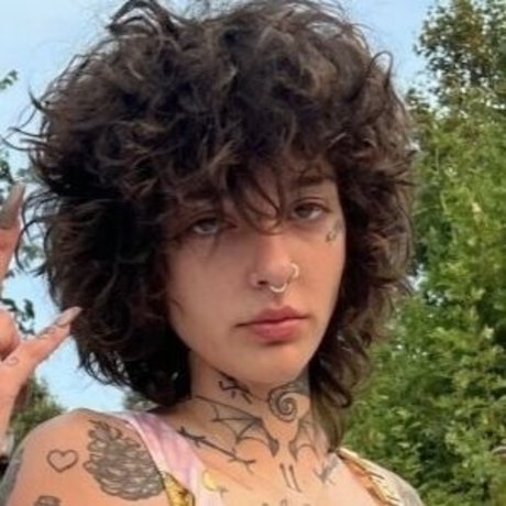 Keaton Belle sex model photo