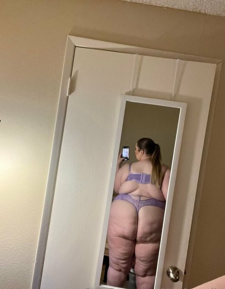 thedumplin star hot images