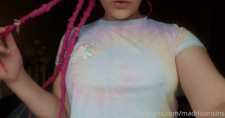 maddisonsins nude model picture