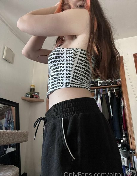 altpup22 star nude photo