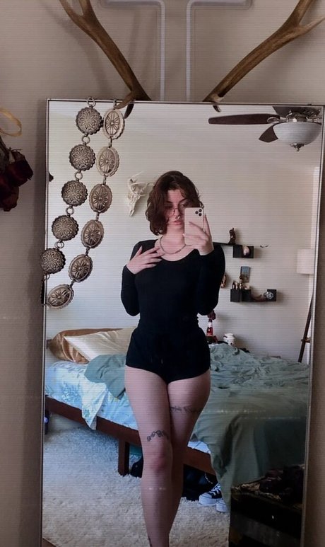 Ltlyata sex model image