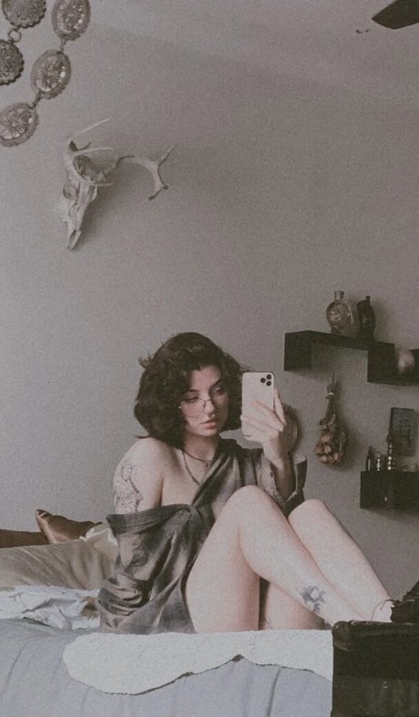 Ltlyata art model archive