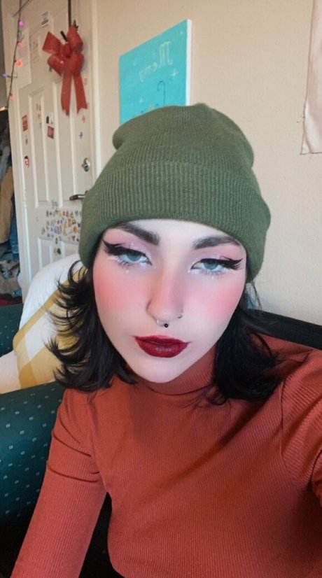 fairyyspit2 nudes model img