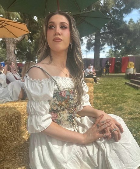 olivialopes hot star photo