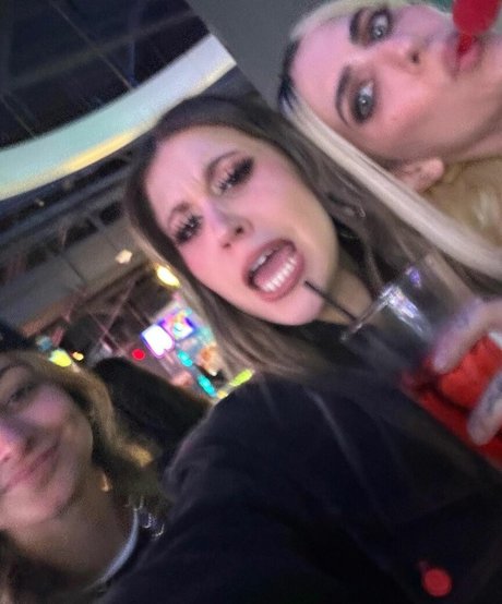 olivialopes top model photo