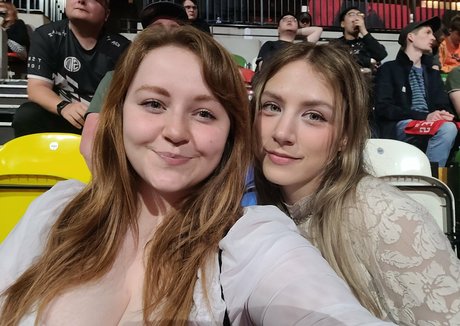 Holiwhirl star nudes photos