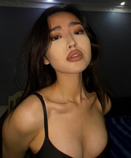 Anelya Ask pretty actress pics