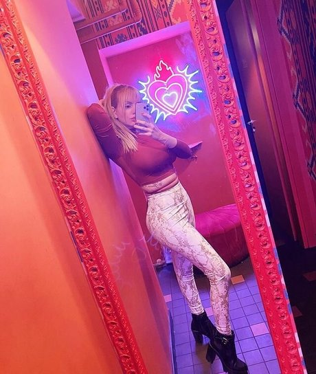 Luana88chloe porn model picture