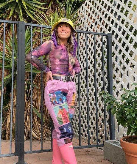 Katelyn Ohashi model pic