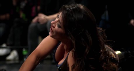 Mickie James hot actress pics