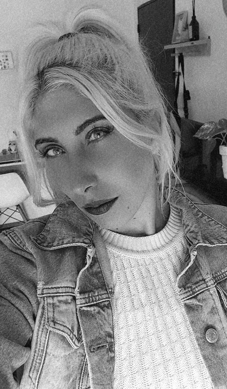 angelbetween nice pornstar photo