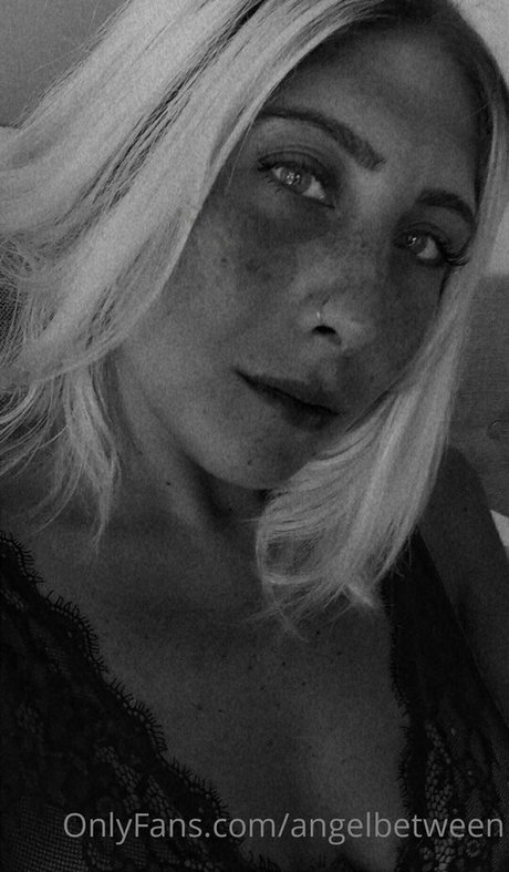 angelbetween pornstar adult picture