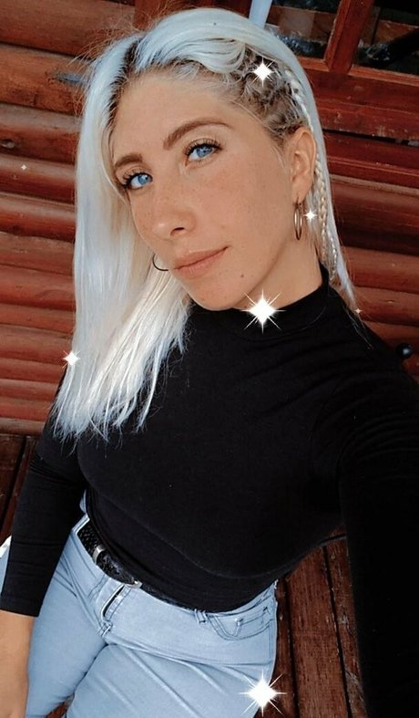 angelbetween exclusive actress picture