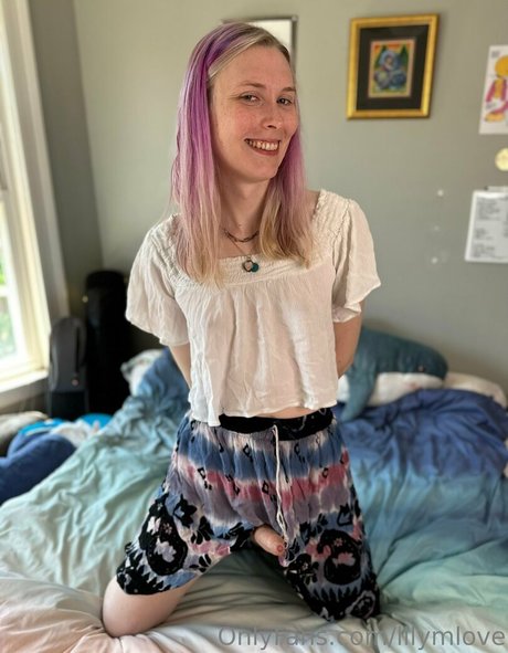 lilymlove erotic model img