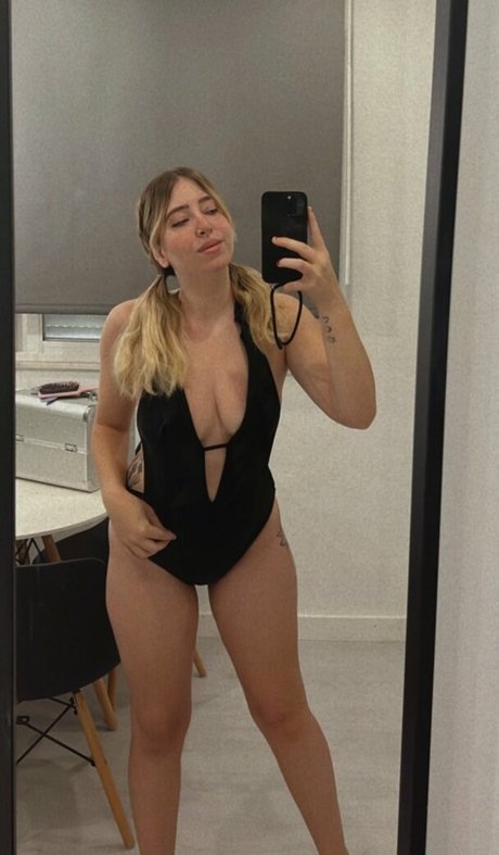 Sweet Vaa adult star picture