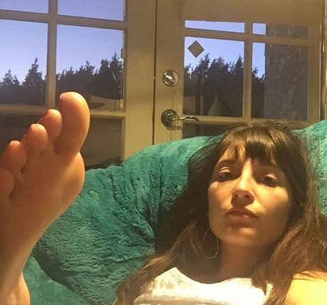 Allison Raskin nudes star img