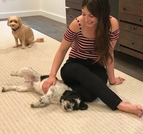 Allison Raskin nice actress gallery