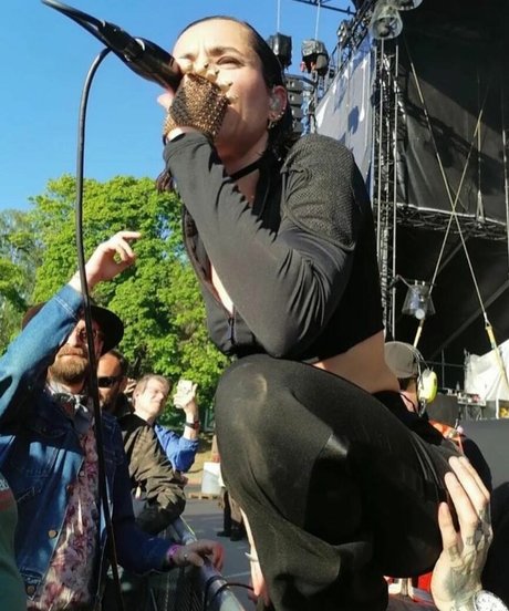 Jehnny Beth model top pics