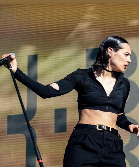 Jehnny Beth model nude pic