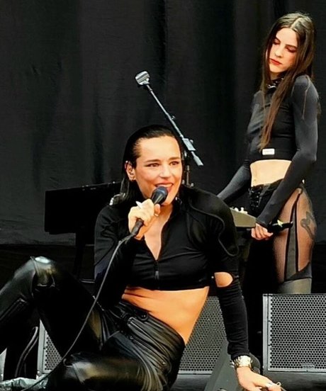 Jehnny Beth xxx actress photos