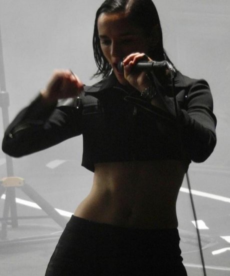 Jehnny Beth model adult photos